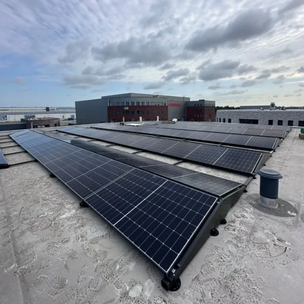 Bedrijfszonnepanelen door Wattpiek